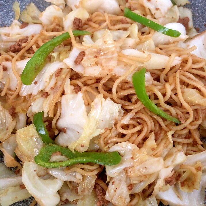 キャベツとピーマンの焼きそば